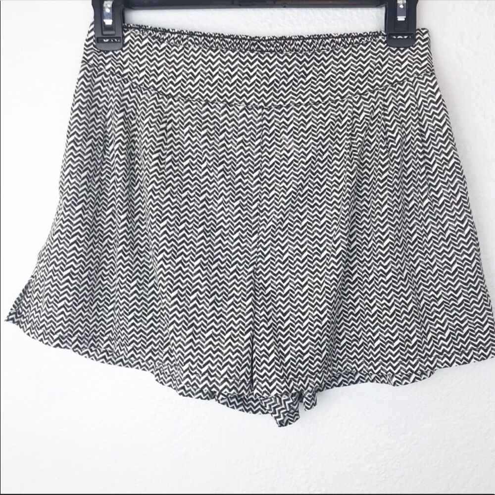 American Eagle Chevron Print Flowy Shorts